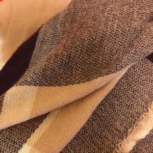 Accessories - Warm checkered blanket scarf-LIGHTLY WORN Accessories - Warm checkered blanket scarf-LIGHTLY WORN